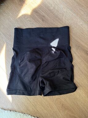 Black gym
Shorts